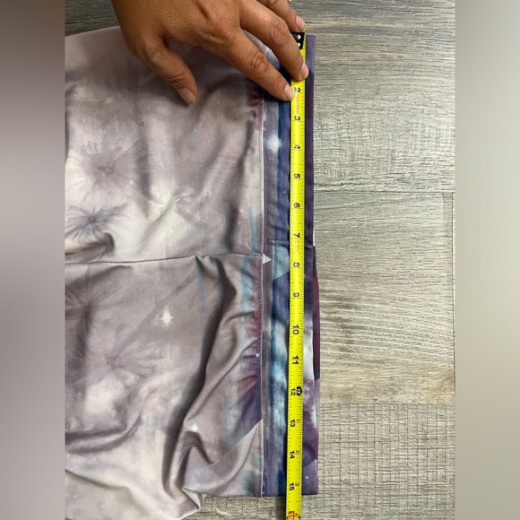 American Eagle• Marbled Purple White Hi-Rise Leggings, Size L, EUC - Picture 6 of 11